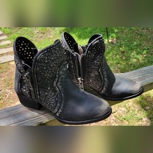 Circle G black ankle boots